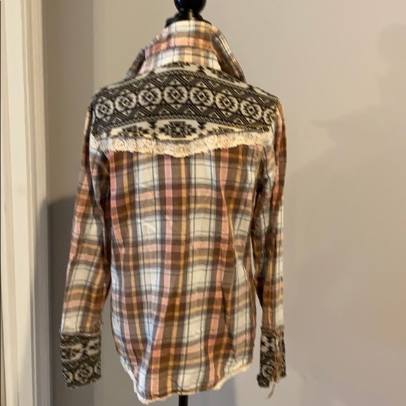 Woman’s cute destructed like new flannel shirt - Picture 2 of 4